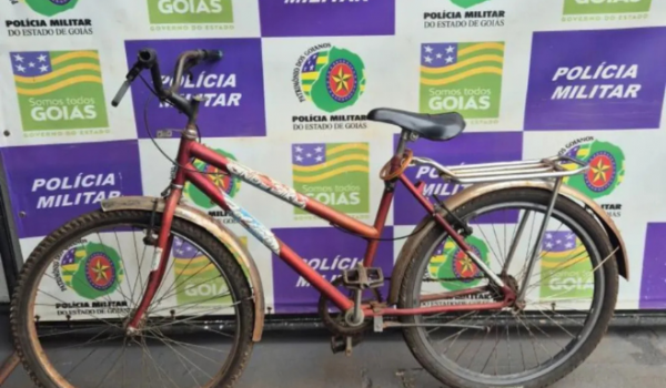 PM recupera bicicleta furtada e mulher é levada à delegacia por receptação no Bairro São Joaquim, em Rio Verde