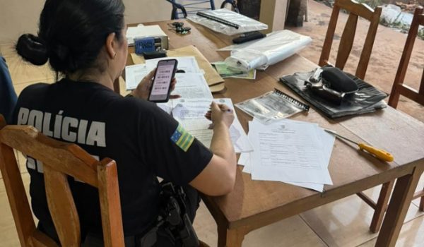 Polícia Civil prende 12 pessoas durante operação contra o tráfico em São Simão