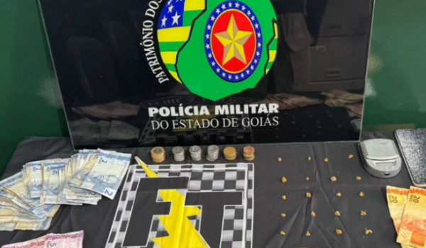 Polícia Militar apreende drogas e prende suspeito de tráfico na Vila Amália