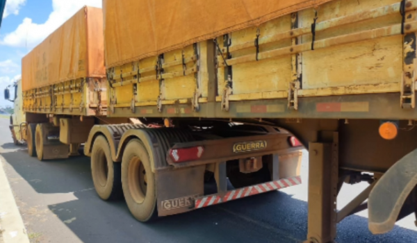 Polícia recupera caminhão com 44 toneladas de soja furtado em Jataí