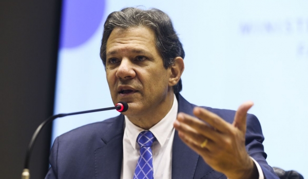 Por determinação de Haddad, Receita doará itens apreendidos para para vítimas dos temporais em SP