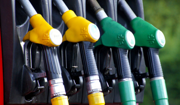 Petrobras anuncia nova redução de 4,9% no preço da gasolina a partir desta terça-feira (21)