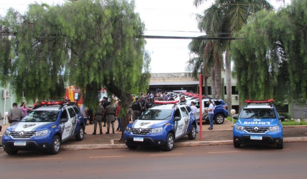 Prefeito de Rio Verde entrega 15 novos veículos para GCM e AMT em lançamento de Operação da PM