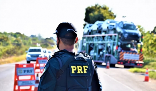 PRF autuou quase 500 motoristas por irregularidades em feriado prolongado nas rodovias federais em Goiás