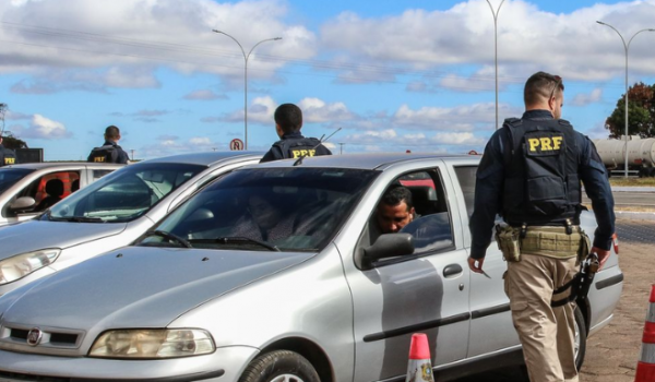 PRF destaca uso da Carteira Digital de Trânsito para motoristas durante período de festas juninas