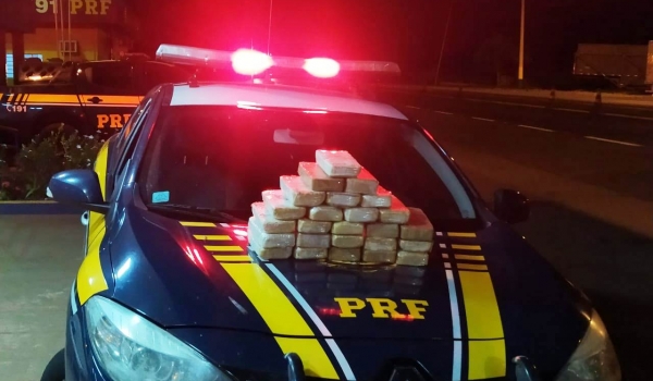 PRF prende casal com bebê de 6 meses que transportava 25 quilos de cocaína na BR-364