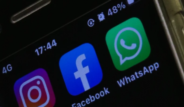 O SILÊNCIO DAS REDES: O MEDO DE SE POSICIONAR POLITICAMENTE EM GRUPOS DE MENSAGENS