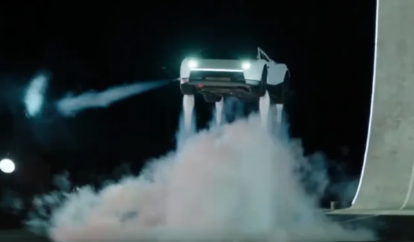 Tesla apresenta novo veículo que voa e escala paredes até ficar de cabeça para baixo; confira