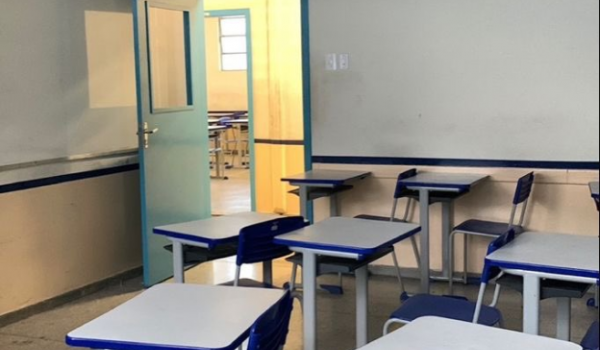 No RJ, alunos do ensino médio poderão avançar de série mesmo reprovando em até seis disciplinas