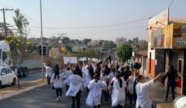 Profissionais da Enfermagem fazem manifestação pacífica em Rio Verde