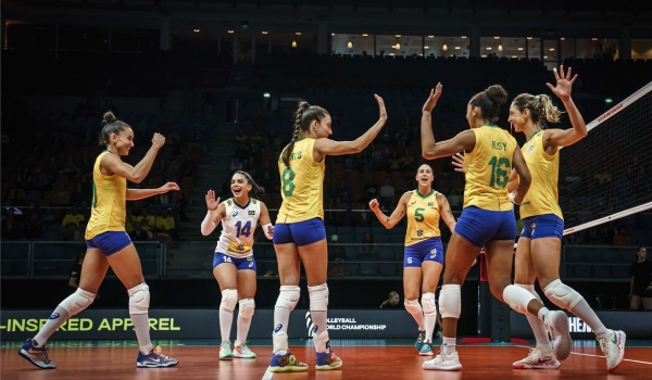 Brasil vai para à 2ª fase do Mundial de vôlei feminino, após vencer a Colômbia