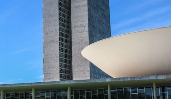 Senado aprova projeto que endurece punição para estupradores jovens e idosos