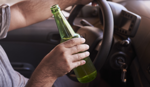 Motorista embriagado colide em borracharia e acaba detido pela PM no Bairro São Joaquim, em Rio Verde