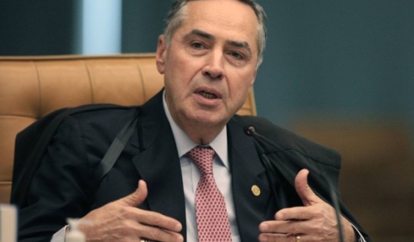 Senadores protocolam pedido de impeachment do ministro do STF, Luis Roberto Barroso