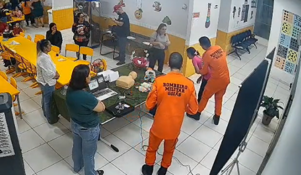 Servidora sofre engasgo e é socorrida por bombeiro que estava em escola para palestra de primeiros socorros em Acreúna