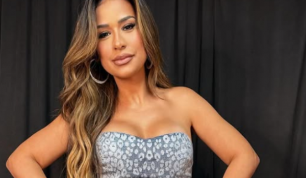 Simone Mendes se emociona ao recordar infância marcada pela perda do pai