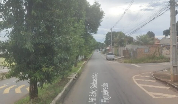 Criança de 2 anos é encontrada sozinha caminhando em Goiânia