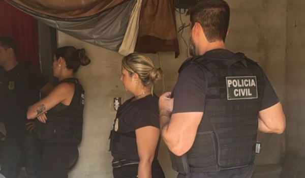Durante operação, 'vovó do tráfico' oferece entorpecentes a policiais e é presa em flagrante