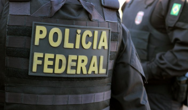 Polícia Federal desarticula quadrilha que vendia diplomas falsos em operação nacional