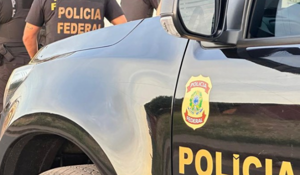 Polícia Federal apreende celulares e notebook durante operação contra crimes infantis em Goiás