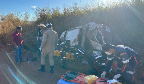 Capotamento na GO-438 deixa três feridos na zona rural de Santa Rita do Novo Destino