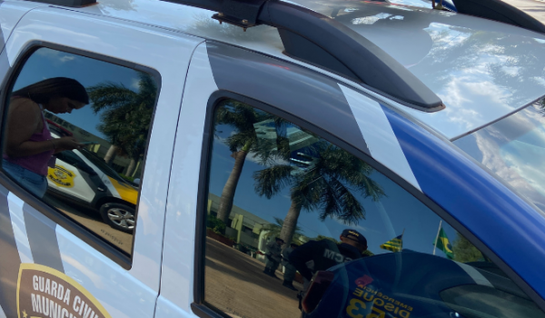 Homem invade garagem e é detido pela GCM no Bairro Martins