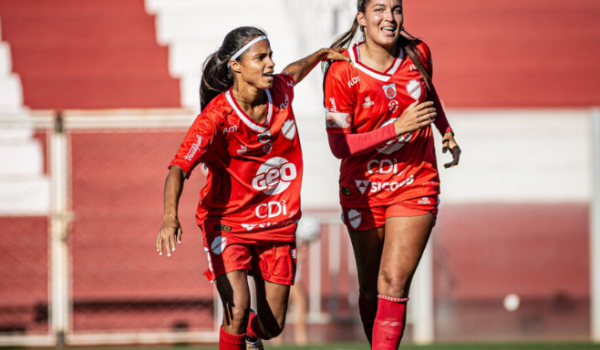 Invicto e líder: Vila Nova goleia e avança com autoridade no Brasileirão Feminino A3