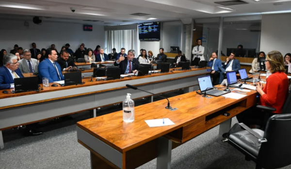 Senado avança em projeto que restringe publicidade de casas de apostas e veta influenciadores