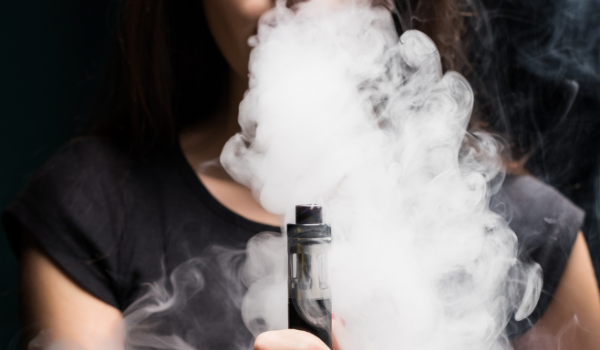 O SOPRO PERIGOSO DA NOVA GERAÇÃO: CIGARRO ELETRÔNICO