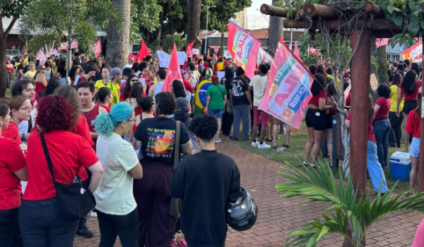 Manifestantes realizam ato em apoio à reeleição de Lula em Rio Verde