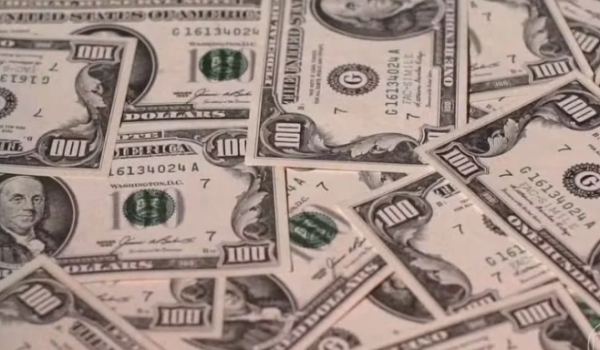 Bolsa brasileira despenca após reeleição de Lula, aciona circuit breaker e dólar dispara