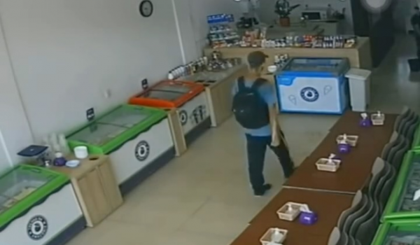 Funcionária de sorveteria reage a tentativa de estupro e suspeito morre em Aparecida de Goiânia