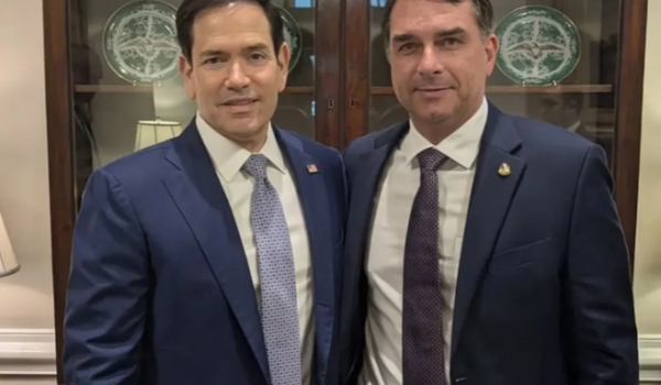 Advogado ligado a Trump afirma que Marco Rubio articulou saída de Flávio Bolsonaro do Brasil