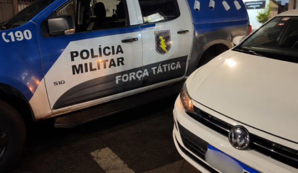 Motorista é detido após alterar placas de carro com fita isolante em Rio Verde