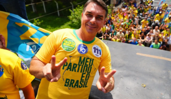 Flávio se declara 