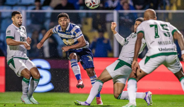 Goiás joga mal e sofre segunda derrota seguida na série B do Brasileirão
