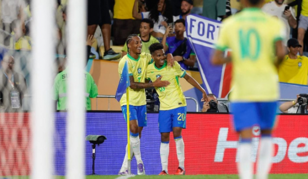 Seleção vence Chile sem dificuldades em um Maracanã lotado
