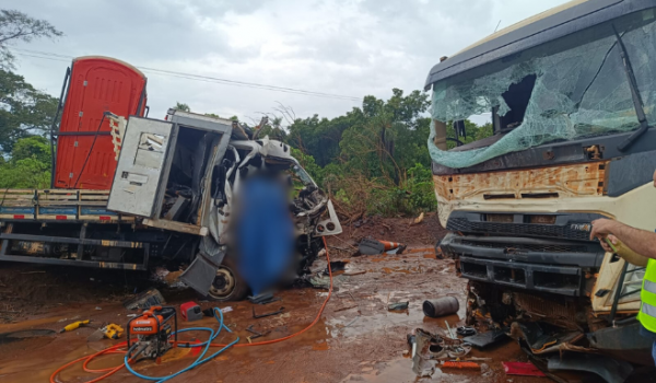 Dois caminhões colidem e deixa uma vítima morta na GO-164, em Quirinópolis