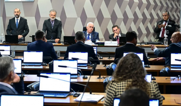 CCJ do Senado aprova o fim da escala 6x1 de trabalho