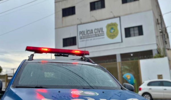 À luz do dia, homem agarra e tenta beijar mulher na Vila Borges