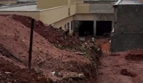 Muro de residência desaba por conta da forte chuva em Goiânia 