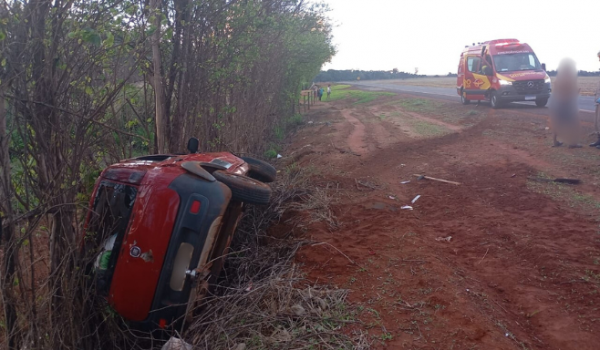 Corpo de Bombeiros socorreu vítimas de capotamento na GO-333 à 15 km de Rio Verde