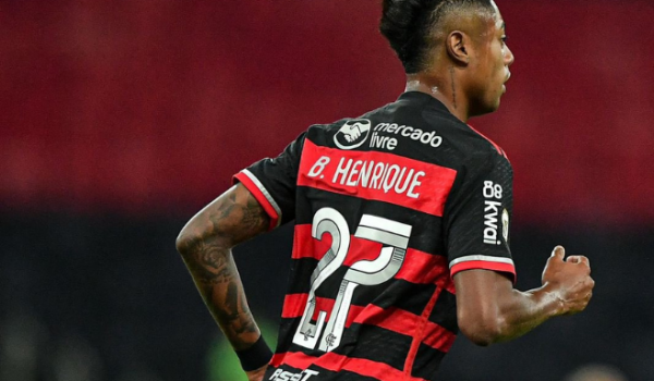 Flamengo dá apoio e não afasta Bruno Henrique em meio a investigação sobre manipulação de cartões