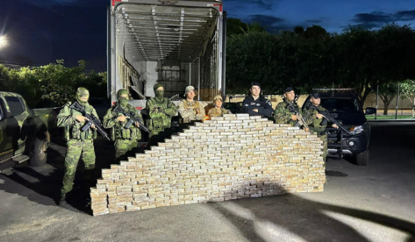 Operação militar de GO e MT aprende meia tonelada de cocaína avaliada em R$ 25 milhões 