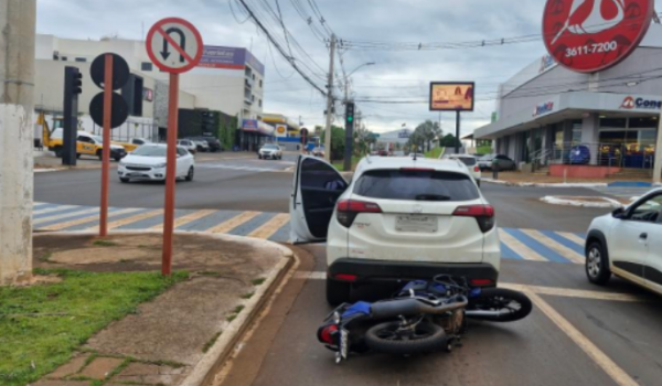 Colisão traseira na Avenida Presidente Vargas deixa motociclista ferido em Rio Verde