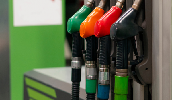 Etanol e gasolina encerram maio em queda na comparação com abril