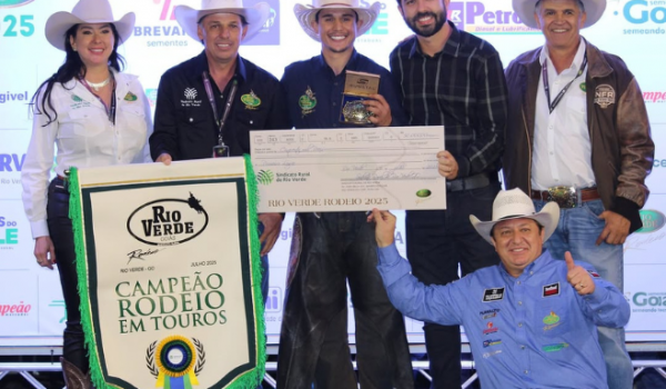 Dois campeões fazem história no rodeio da Expo Rio Verde 2025