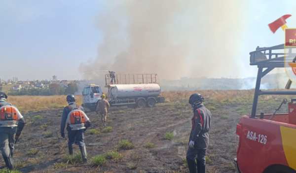 Cerca de 8 hectares foram atingidos pelas chamas em incêndio próximo ao Solar dos Ataídes 2