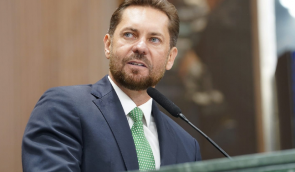 Alego ultrapassa 5,4 mil cargos comissionados e supera outros estados