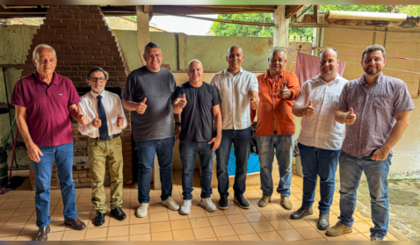 Vereadores de Mineiros formam grupo em apoio a Adão Oliveira para a presidência da Câmara em 2026